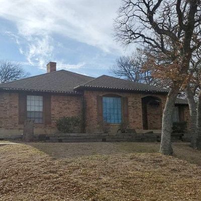 820 Highwoods Trl, Fort Worth, TX 76112