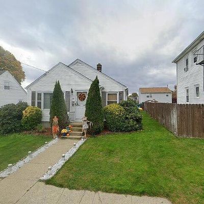 86 Speck Ave, Cranston, RI 02910