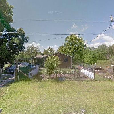 7105 Lewis Rd, Hitchcock, TX 77563