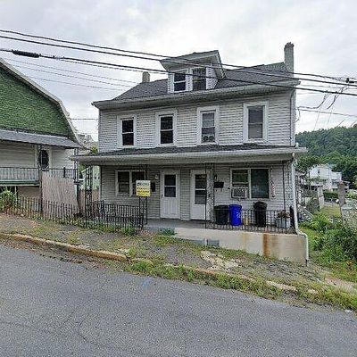 711 Wade Rd, Saint Clair, PA 17970