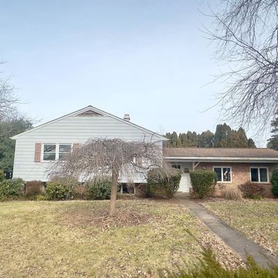 739 Fernwood Dr, Douglassville, PA 19518