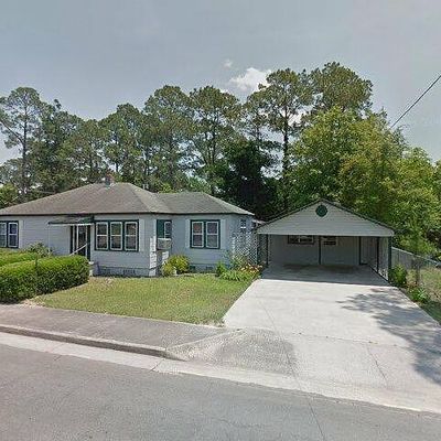 747 Fair St, Baxley, GA 31513