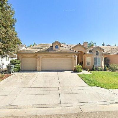 1062 E Olympic Dr, Fresno, CA 93730