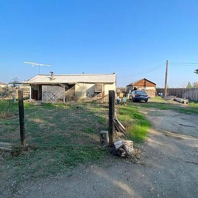 2557 E Stanford Ave, Pixley, CA 93256