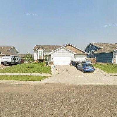 3275 Stephanie Dr, Dickinson, ND 58601