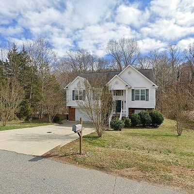 6951 Rangecrest Rd, Belews Creek, NC 27009