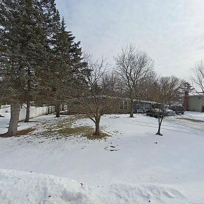 1060 Pawnee Dr, Burton, MI 48509