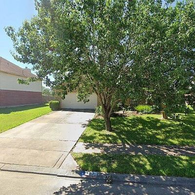 107 Papaya St, Lake Jackson, TX 77566