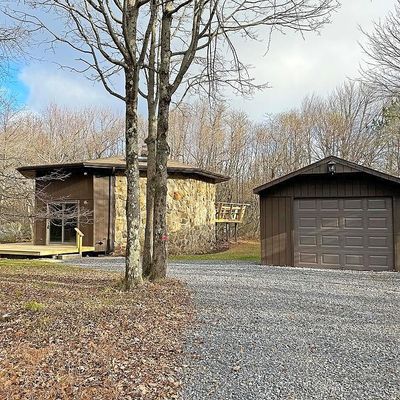 200 Summit Rd, Central City, PA 15926