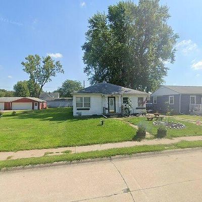 2377 Barker St, Clinton, IA 52732