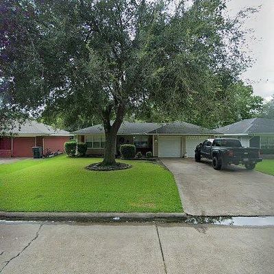 5501 Marion Ave, Groves, TX 77619