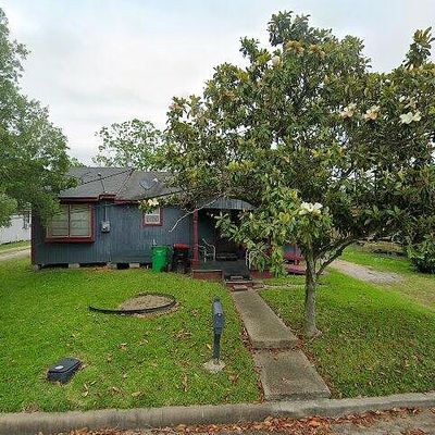 804 Carnegie St, Baytown, TX 77520