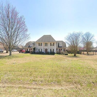 2833 Dickens Place Dr, Southaven, MS 38671