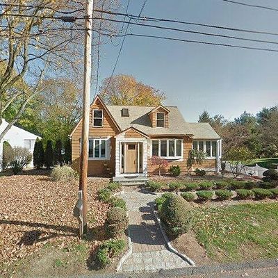 46 Lakeview Dr, Norwalk, CT 06850