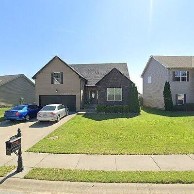 645 Fox Hound Dr, Clarksville, TN 37040