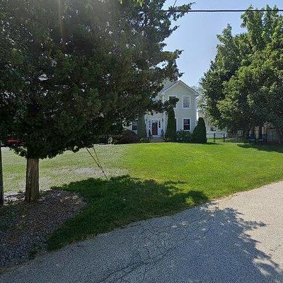 11 Belleview Ave, Tiverton, RI 02878