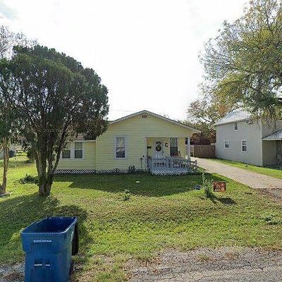 121 Hugh St, Sinton, TX 78387