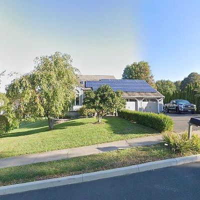 18 Valley Dr, Middletown, CT 06457