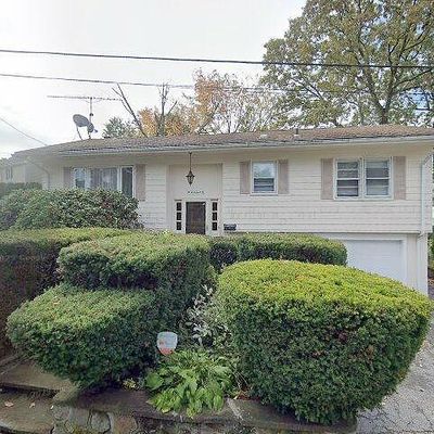 15 Whitehead St, Cranston, RI 02920