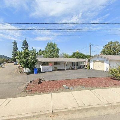 151 S Comstock Ave, Sutherlin, OR 97479