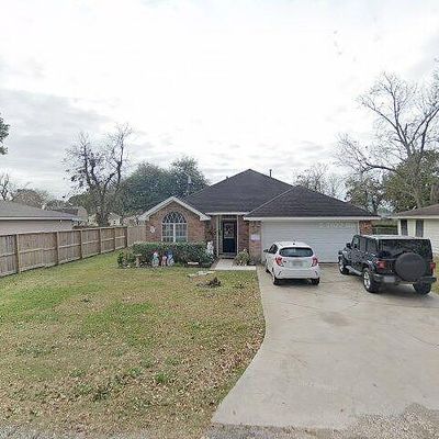 204 4 Th 1/2 South St, Nederland, TX 77627