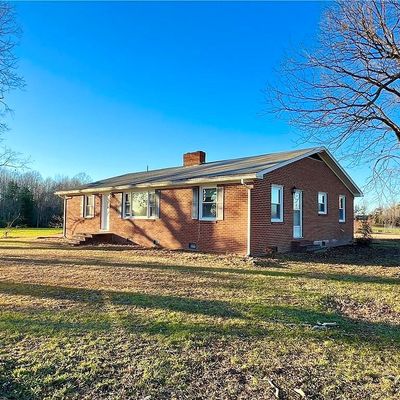 20557 Peters Bridge Rd, Yale, VA 23897