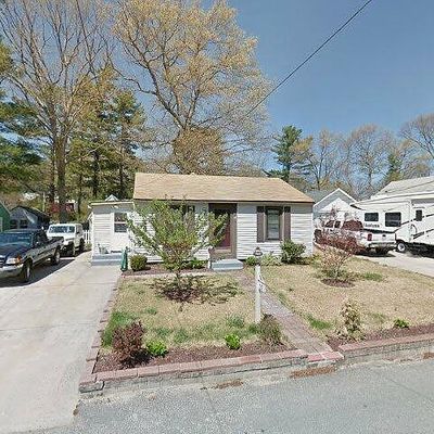 27 Twin Lakes Ave, Coventry, RI 02816