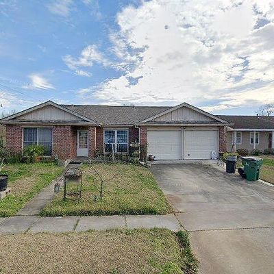 3713 Clover Ln, Harvey, LA 70058