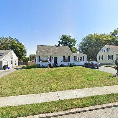 38 Greenway Dr, Bristol, RI 02809