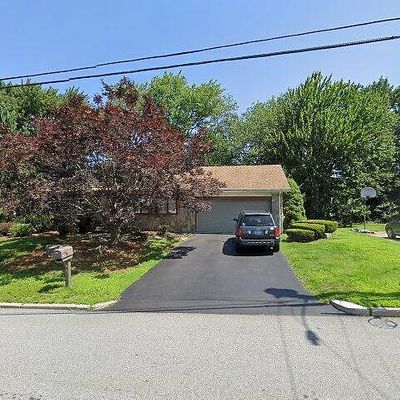 32 Meadow View Blvd, North Providence, RI 02904