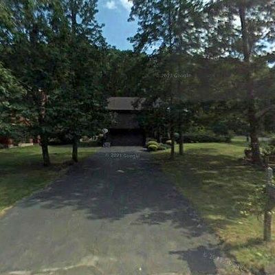 72 Hideaway Ln, Hamden, CT 06518