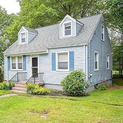 89 Vantage Rd, Hamden, CT 06514