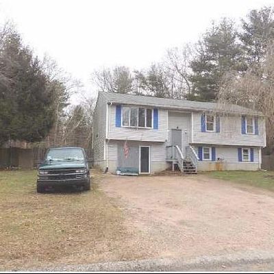 9 Red Oak Dr, Wyoming, RI 02898