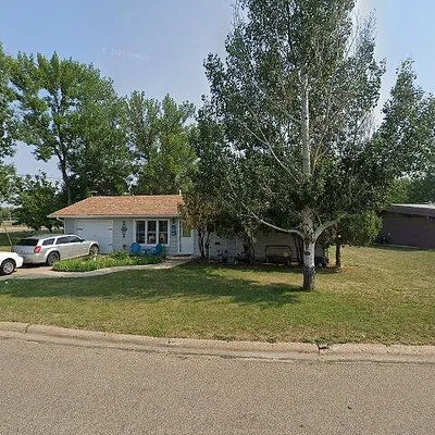 250 Souris Dr, Minot, ND 58701