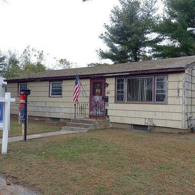 33 Fyffe Ave, Cranston, RI 02920