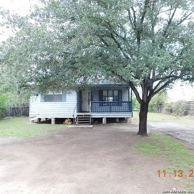 505 N Sayers Dr, Devine, TX 78016