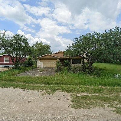 508 Crouch Ave, Devine, TX 78016