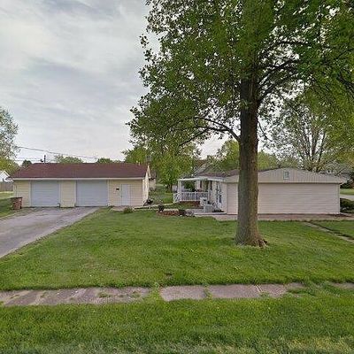 525 W Franklin St, Girard, IL 62640