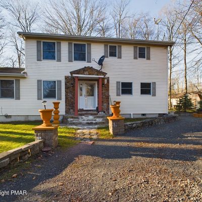 7445 Tamara Ln, Tobyhanna, PA 18466