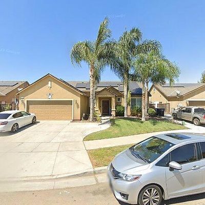 633 Bellis Ave, Dinuba, CA 93618