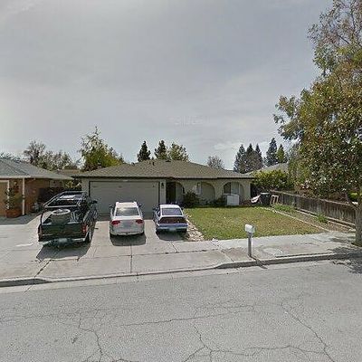 961 Apple Ct, Hollister, CA 95023