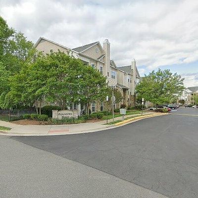 5901 Founders Hill Dr #101, Alexandria, VA 22310