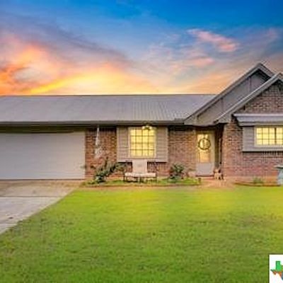 104 Lago Vis, Luling, TX 78648