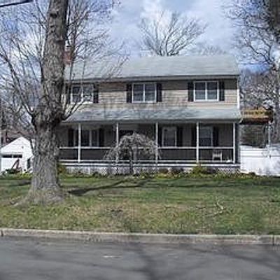 19 Helen Ave, Smithtown, NY 11787