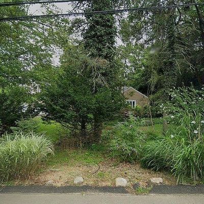 672 Birchwood Dr, Wyckoff, NJ 07481