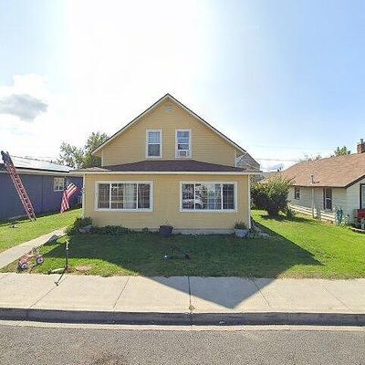 102 E Naches Ave, Moxee, WA 98936