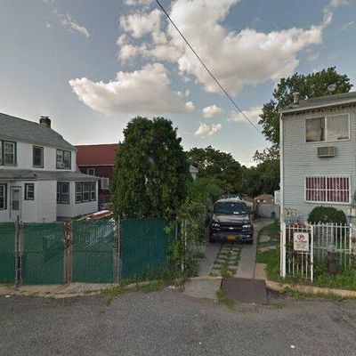 25 Clark Ln, Staten Island, NY 10304