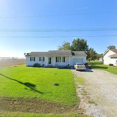 425 S Main St, Saint Elmo, IL 62458