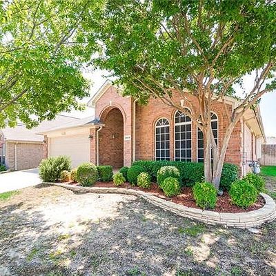 8869 Sunset Trace Dr, Fort Worth, TX 76244