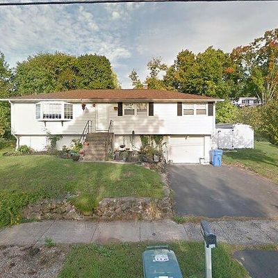 104 Hesse Rd, Hamden, CT 06517